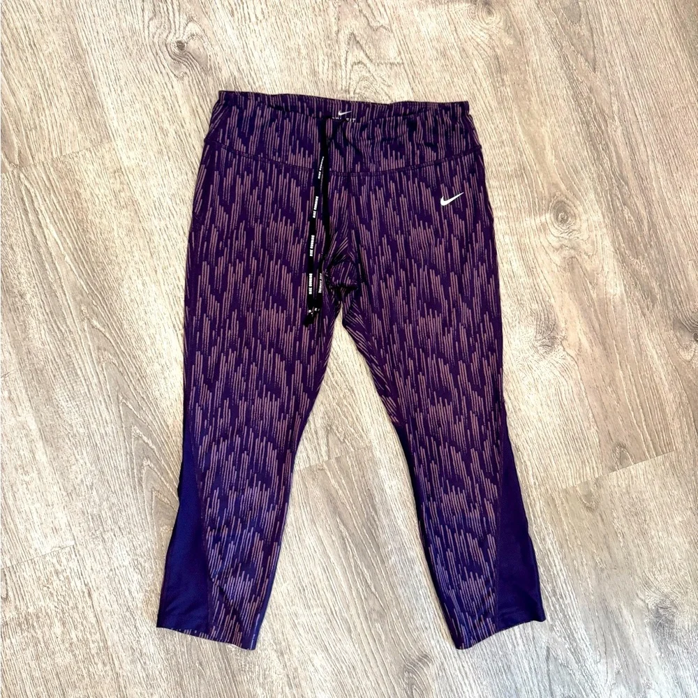Nike Women's running Purple Patterned cropped Leggings size large - Picture 1 of 8